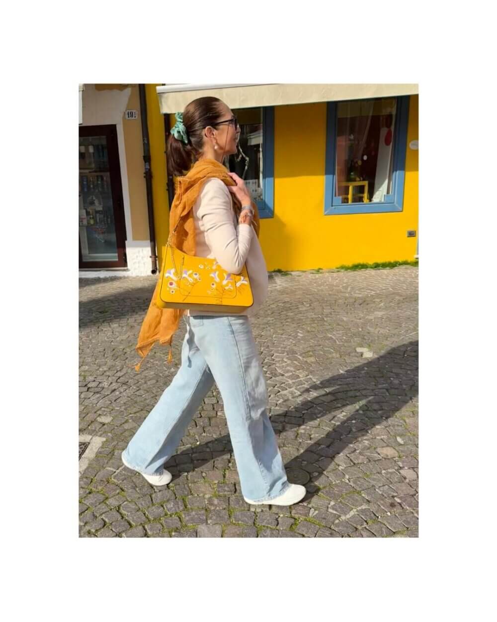 1 Borsa A Spalla, in Vera Pelle, Colore Giallo, Dipinta A Mano, Made in Italy, “Un Giardino”