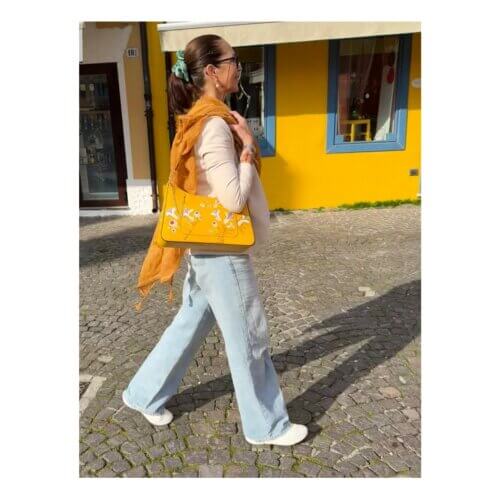 Borsa A Spalla, in Vera Pelle, Colore Giallo, Dipinta A Mano, Made in Italy, “Un Giardino”